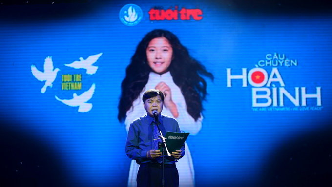 Ông Tăng Hữu Phong – phó Tổng biên tập báo Tuổi Trẻ phát biểu tại buổi lễ - Ảnh: Quang Định