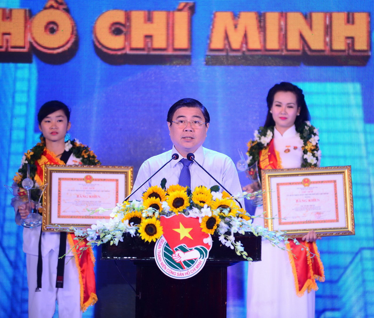 Chủ tịch UBND TP.HCM Nguyễn Thành Phong phát biểu tuyên dương các 