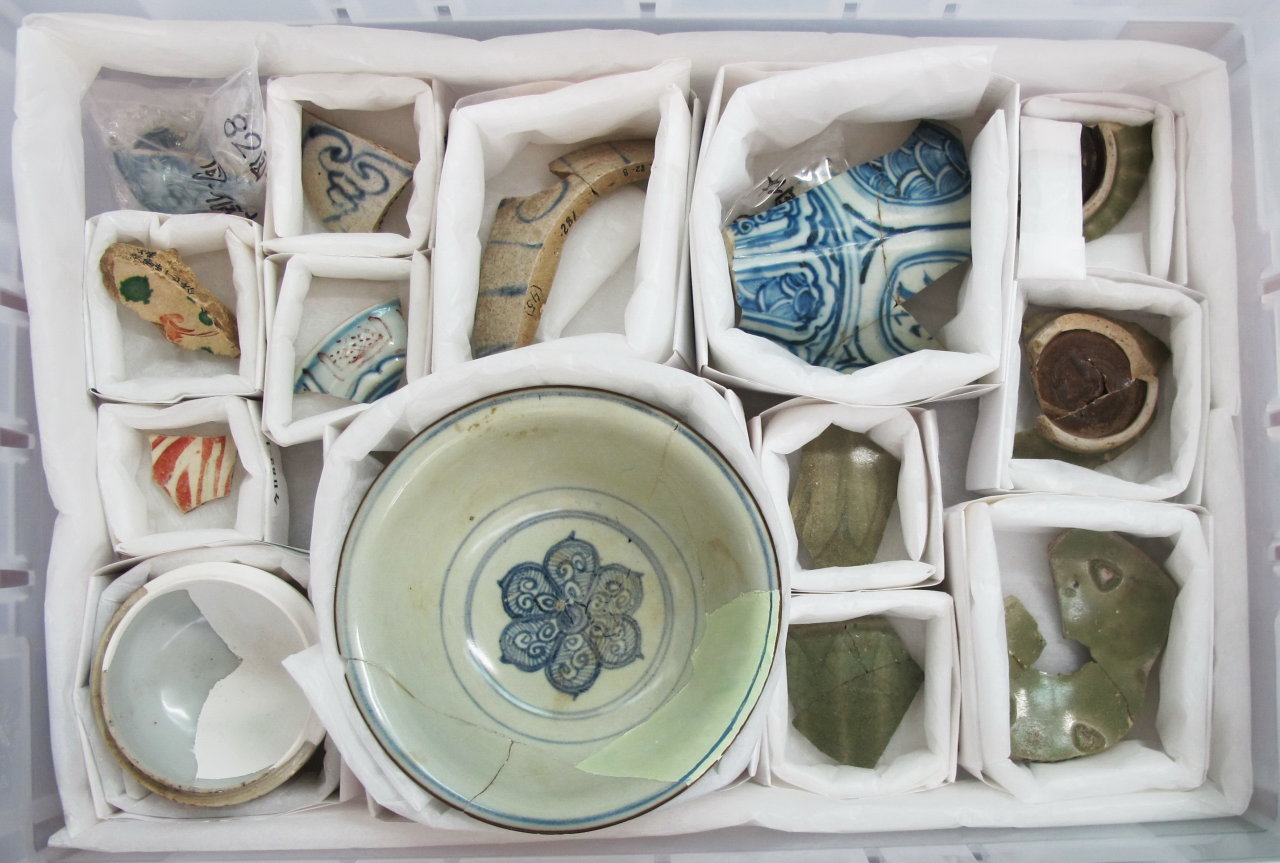 Một số mảnh gốm Chu Đậu phát hiện tại di chỉ thành Nakijin - Ảnh: Trần Đức Anh Sơn