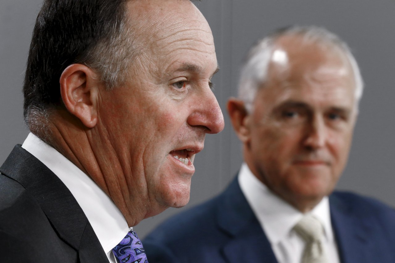 Thủ tướng New Zealand John Key (trái) và thủ tướng Úc Malcolm Turnbull kêu gọi Trung Quốc kềm chế tại cuộc họp báo ở Sydney ngày 19-2 - Ảnh: Reuters