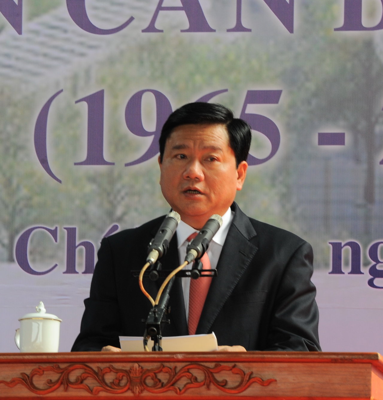 Ông Đinh La Thăng, ủy viên Bộ Chính trị, Bí thư Thành ủy TP.HCM phát biểu tại buổi lễ. Ảnh: Tự Trung