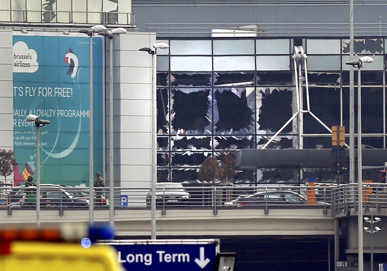 Cảnh tan hoang ở nhà ga sân bay Brussels. Ảnh: Reuters