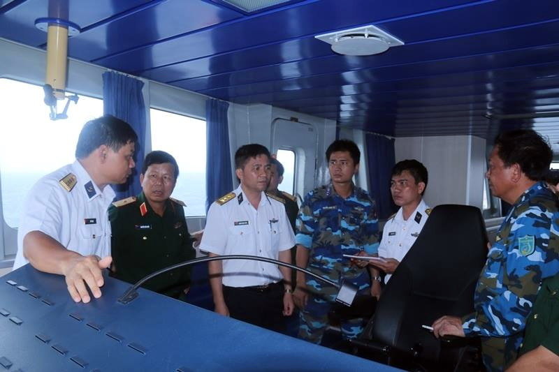 Lực lượng hải quân đang bàn phương án trục vớt các mảnh vỡ của máy bay Su30 ở khu vực biển Hòn Mắt - Nghệ An