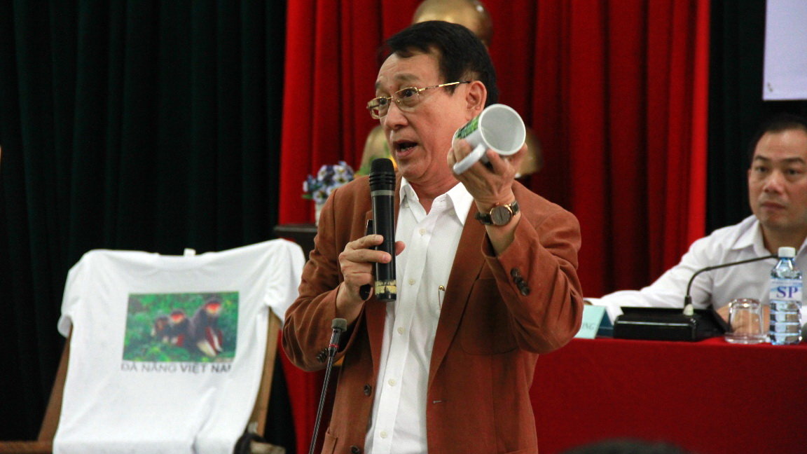 Ông Huỳnh Tấn Vinh phát biểu tại Hội thảo giải pháp bảo tồn và phát triển bền vững bán đảo Sơn Trà diễn ra tại trường ĐH Sư phạm Đà Nẵng - Ảnh: Đoàn Cường