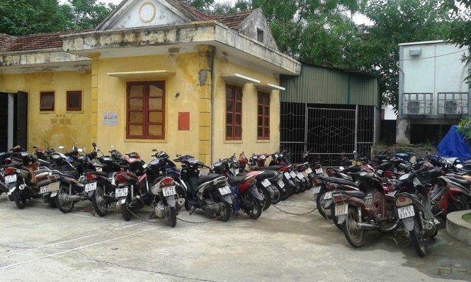 Số xe máy của các đối tượng tham gia đánh bạc dưới hình thức chọi gà bị công an huyện Nam Đàn thu giữ - Ảnh: Cảnh Phúc