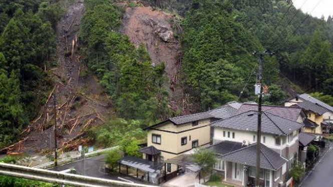 Lở đất tại miền tây Nhật Bản khiến ít nhất bốn người thiệt mạng - Ảnh: AFP
