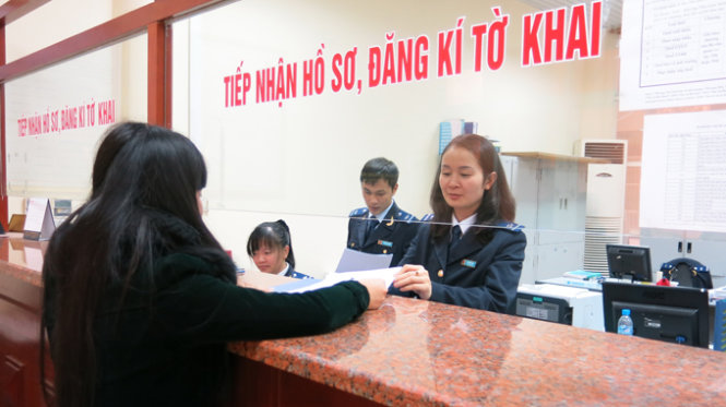 Thủ tục hải quan chậm một ngày là tốn tiền triệu của doanh nghiệp - Ảnh: Lê Thanh