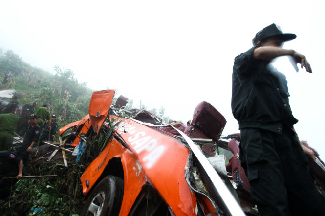 Trời mưa và sương mù dày đặc khiến cho công tác cứu hộ gặp nhiều khó khăn - Ảnh: Nguyễn Khánh