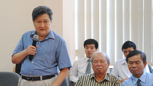 GS Lê Đình Lương, chủ tịch Hội Di truyền học VN, phát biểu tại cuộc gặp gỡ - Ảnh: Thanh Hùng