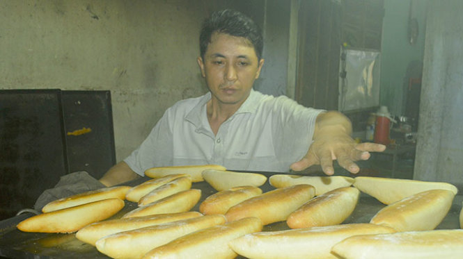 Từng có quá khứ sai lầm, Ân đã trở thành ông chủ của lò bánh mì mang tên Hoài Bão - Ảnh: Thanh Ba