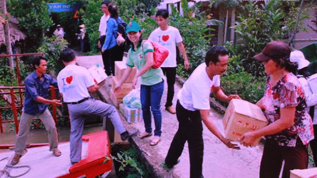 Chuyến công tác xã hội đầu tiên khi hội mới thành lập cách đây 20 năm - Ảnh: Đ.T