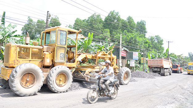Đoạn đường ở xã Phước Tân từng bị dân phản ứng chặn xe đã được thi công ngày 30-9