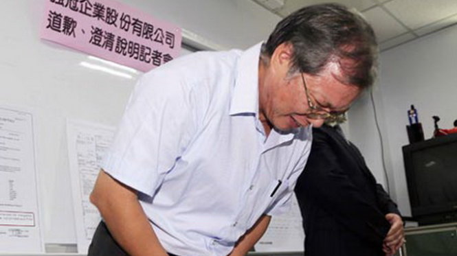 Chủ tịch công ty Chang Guan Yeh Wen Hsiang phải nói lời xin lỗi người tiêu dùng sau khi vụ bê bối nổ ra - Ảnh: Want China Times