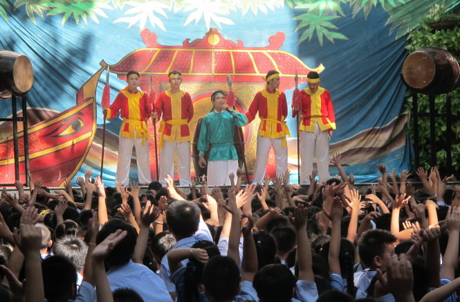 Buổi diễn vở Trần Quốc Toản ra quân tại Trường tiểu học Lương Định Của - Ảnh: H.O.