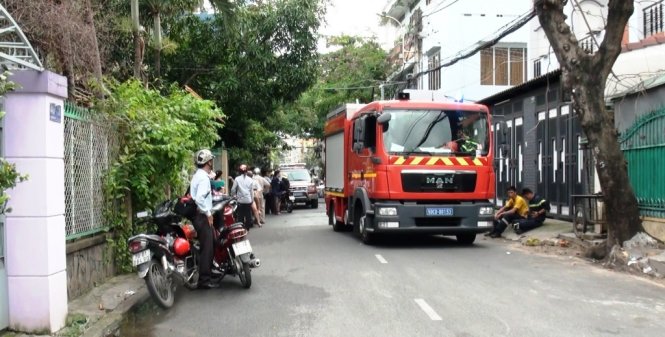 Xe cứu hỏa được huy động đến hiện trường - Ảnh : Đại Việt
