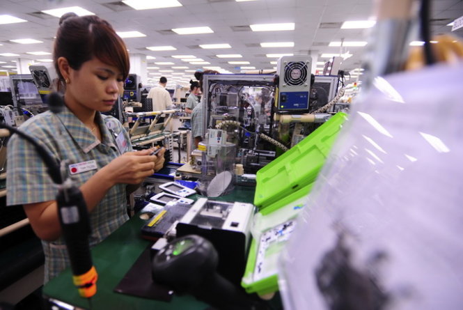 Công nhân tại tổ hợp Samsung Bắc Ninh đang làm việc trong một phân xưởng sản xuất - Ảnh: Quốc Hưng
