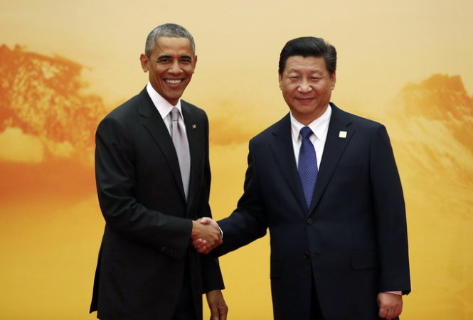 Ông Obama bắt tay với ông Tập Cận Bình tại APEC - Ảnh: Reuters