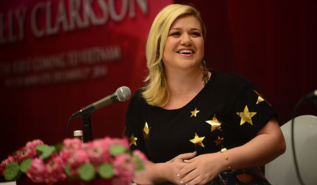 Kelly Clarkson tại cuộc họp báo sáng 2-12: “VN nằm trong danh sách “những nơi cần đến” của tôi” - Ảnh: Quang Định