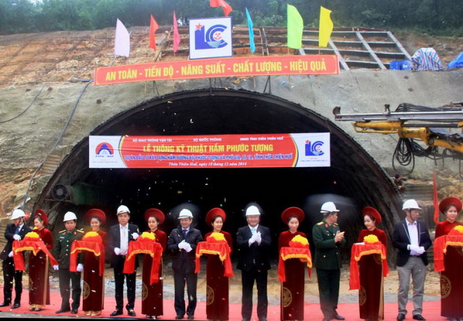 Thông hầm đường bộ Phước Tượng vượt tiến độ 20 ngày-Ảnh: Nguyên Linh
