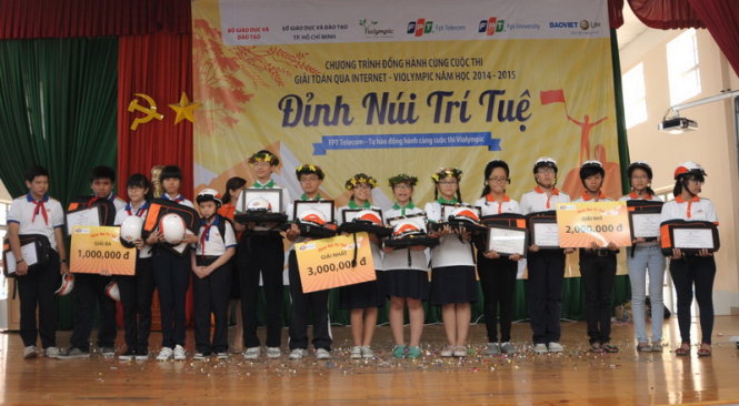 Các thành viên của ba đội thi từ ba trường THPT Chuyên Trần Đại Nghĩa, THCS Hoàng Hóa Thám và THCS Lê Anh Xuân - Ảnh: BTC