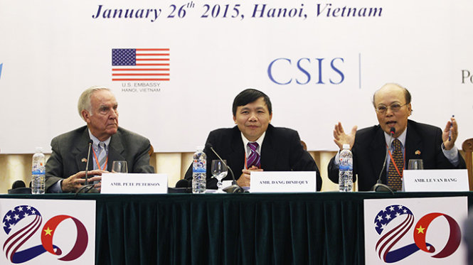 Cựu Đại sứ Việt Nam tại Mỹ Lê Văn Bàng (ngoài cùng bên phải) phát biểu trong buổi hội thảo - Ảnhh: Nguyễn Khánh