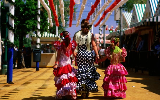 Trang phục truyền thống váy Flamenco của Tây Ban Nha - Ảnh: Rough Guides
