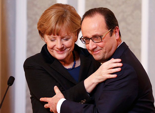 Thủ tướng Đức Merkel (trái) và Tổng thống Pháp Hollande đã nỗ lực để có hội đàm bốn bên tại Minsk - Ảnh: Reuters