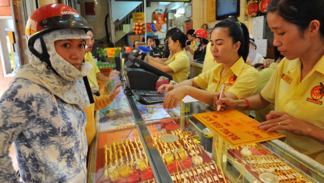 Vàng trong nước đắt hơn thế giới - Ảnh: Tham Đạm
