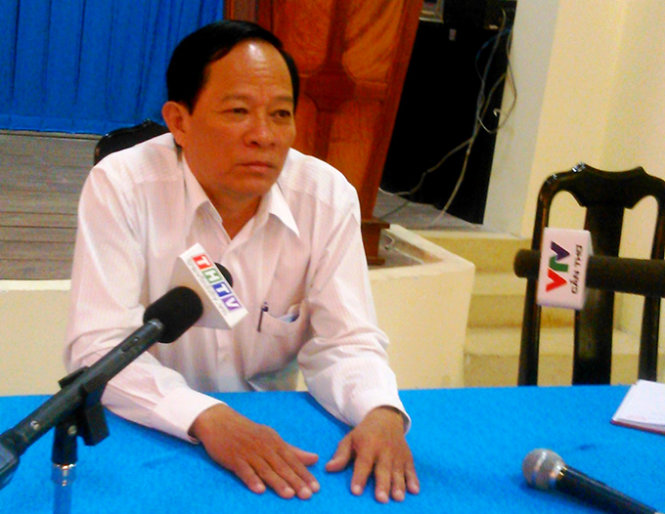 Ông Nguyễn Thành Nguyện (Giám đốc Sở GD-ĐT tỉnh Trà Vinh) chủ trì họp báo - Ảnh: Sơn Bình)
