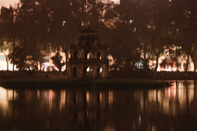Tháp Rùa Hà Nội tắt đèn hưởng ứng chương trình giờ trái đất 2015 - Ảnh Nguyễn Khánh