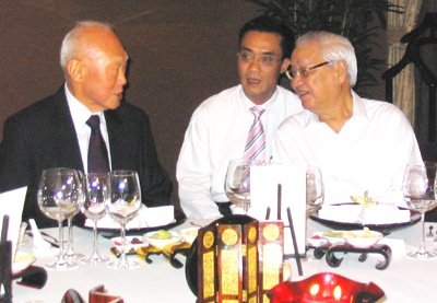 Ông Lý Quang Diệu trong một lần làm việc với Thủ tướng Võ Văn Kiệt - Ảnh tư liệu