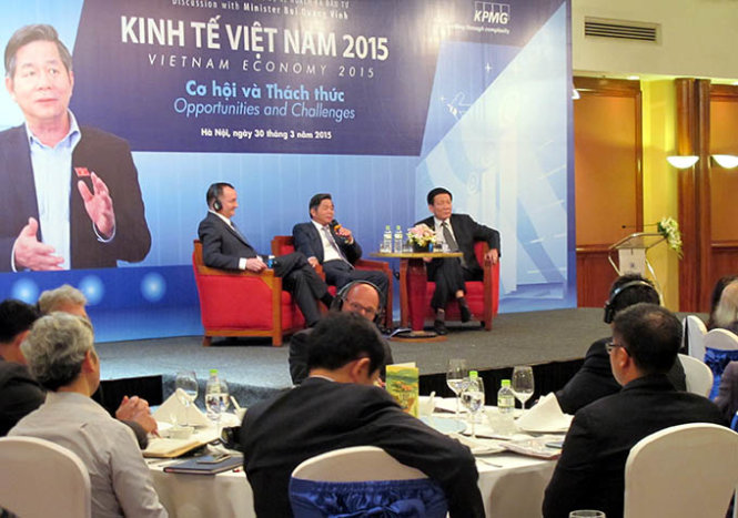 Ông Bùi Quang Vinh đối thoại với DN - Ảnh C.V.K