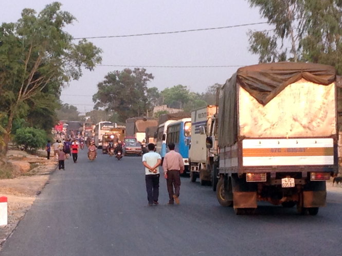 Vụ tai nạn giao thông khiến quốc lộ 14 đoạn qua thôn 1, xã Trúc Sơn (Cư Jut, Đắk Nông) kẹt xe hơn 2km - Ảnh: Anh Quốc