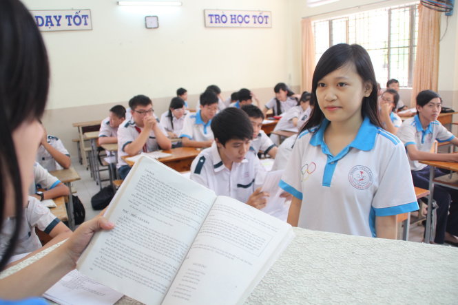 Giờ ôn luyện môn ngữ văn của học sinh lớp 9 Trường THCS Lý Phong, Q.5, TP.HCM năm 2014 - Ảnh: Như Hùng