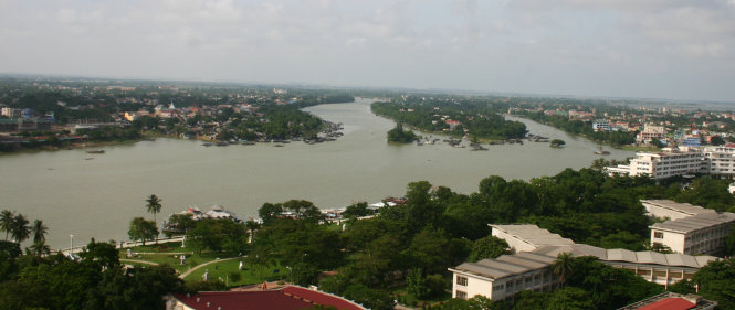 Sông Hương đoạn chảy qua đô thị Huế. Đây là khu vực quan trọng nhất của qui hoạch chi tiết hai bờ sông Hương - Ảnh: Thái Lộc