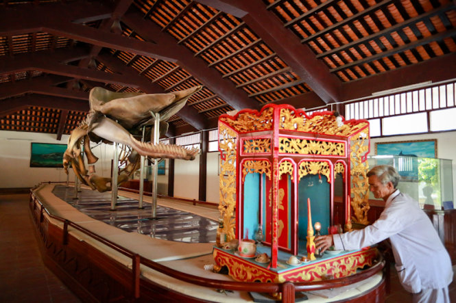 Phú Quý có đến gần 30 di tích văn hóa với nhiều loại hình tín ngưỡng khác nhau. Nổi bật nhất là vạn An Thạnh (thuộc thôn Triều Dương, xã Tam Thanh) với kiến trúc bề thế, xây dựng từ 1781 và là “bảo tàng” cá voi trên đảo - Ảnh: Tiến Thành