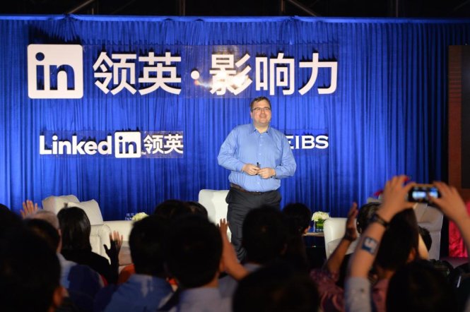 Tỉ phú Reid Hoffman của Thung lũng Silicon sang chia sẻ kinh nghiệm tại Trường Kinh doanh quốc tế ở Thượng Hải (Trung Quốc) hồi tháng 5-2014. Người Trung Quốc đang khao khát làm giàu - Ảnh: Reuters