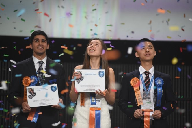 Ba bạn trẻ xuất sắc nhận các giải thưởng cao nhất của Hội thi Intel ISEF 2015 - Ảnh: Intel
