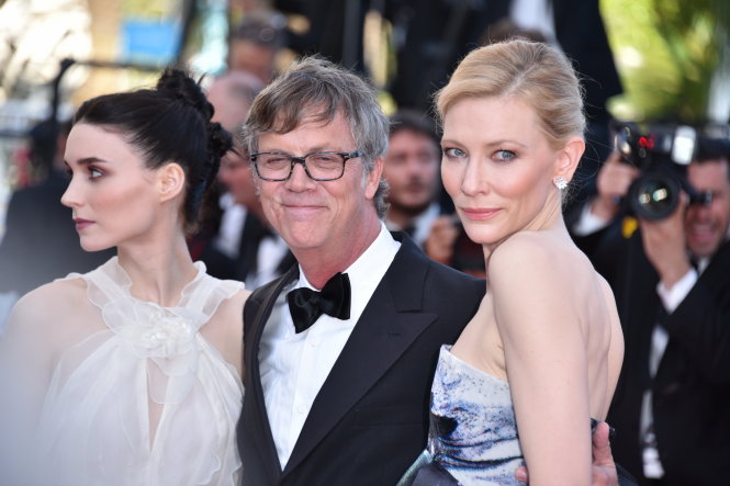 Bộ ba làm nên thành công của tác phẩm Carol là nữ diễn viên Rooney Mara, đạo diễn Todd Haynes và nữ diễn viên Cate Blanchett (từ trái sang) trên thảm đỏ LHP Cannes - Ảnh: AFP