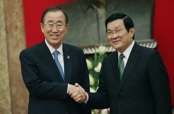 Chủ tịch nước Trương Tấn Sang (phải) và Tổng thư ký LHQ Ban Ki Moon trong lễ đón chính thức tại Phủ chủ tịch chiều 22-5 - Ảnh: Nguyễn Khánh