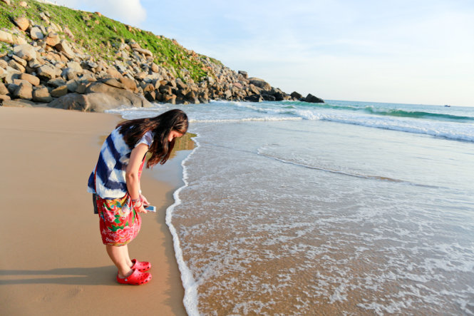 Trước khi rời Mũi Điện du khách nên dừng chân nghỉ ngơi ở bãi Tiên, một bãi biển êm đềm cách đó chừng 5km về phía nam - Ảnh: Tiến Thành