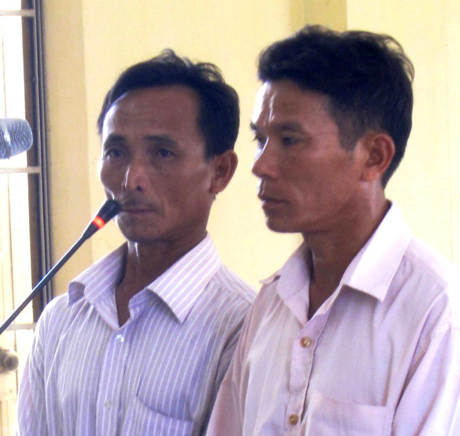 Hai bị cáo Nguyễn Văn Ly (trái) và Mai Đình Tâm tại phiên tòa sơ thẩm diễn ra ngày 2-6 - Ảnh: HÙNG TẤN