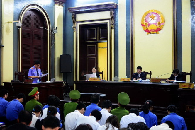 Viện phó Viện phúc thẩm 3 Nguyễn Thế Thành và toàn cảnh phiên tòa sáng 29-12 - Ảnh: T.T.D.