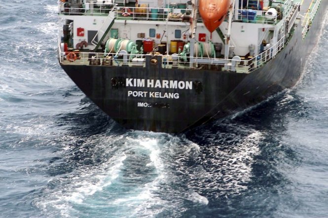 Tàu Orkim Harmony bị bọn cướp biển sửa tên thành Kim Harmon. Ảnh: The Star