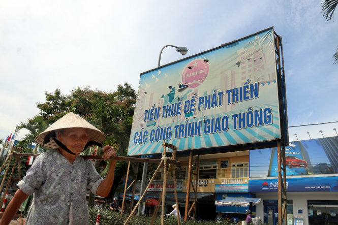Một bảng tuyên truyền về Thuế  ở chợ Tây Lộc, thành phố Huế. ẢNh: Ngọc Hiển