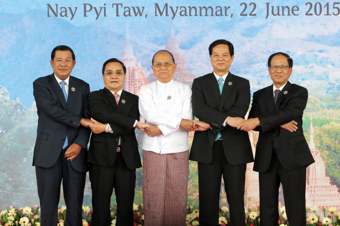 Thủ tướng Nguyễn Tấn Dũng chụp ảnh chung với các trưởng đoàn tham dự Hội nghị cấp cao hợp tác Campuchia - Lào - Myanmar - Việt Nam lần thứ 7 (CLMV 7) tại Myanmar - Ảnh: TTXVN