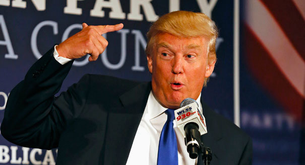 Tỉ phú Donald Trump tỏ ra không hài lòng sau cuộc tranh luận trực tiếp trên kênh Fox News - Ảnh: Reuters