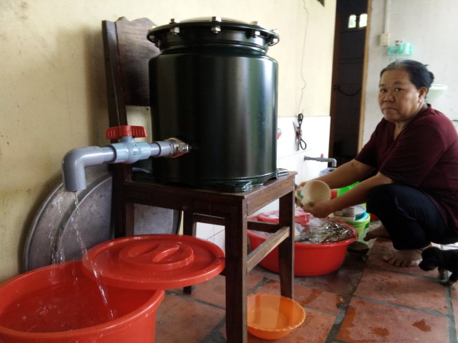Hệ thống lọc nước nano được lắp đặt thí điểm tại nhà một hộ dân ở xã Tân Thông Hội, huyện Củ Chi  Ảnh: QUANG KHẢI