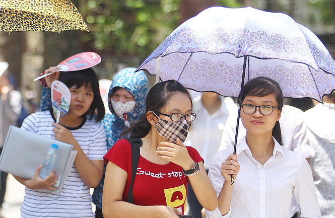Thời tiết nắng nóng ở Hà Nội những ngày qua trở thành vấn đề “thời sự” trong kỳ thi THPT quốc gia - Ảnh: NGUYỄN KHÁNH