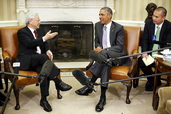 Tổng bí thư Nguyễn Phú Trọng (bìa trái) và Tổng thống Barack Obama hội kiến tại Nhà Trắng - Ảnh: Reuters